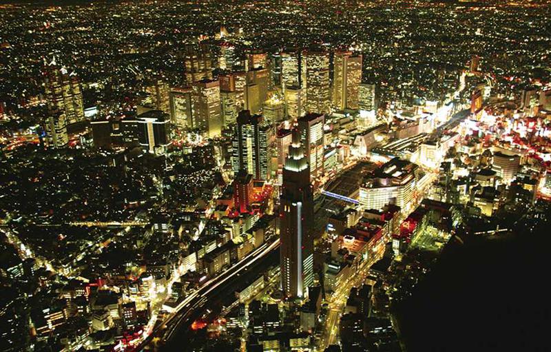 男女ペアには1番人気の「2大タワー遊覧コース」 。新宿の夜景はどことなくニューヨーク?
