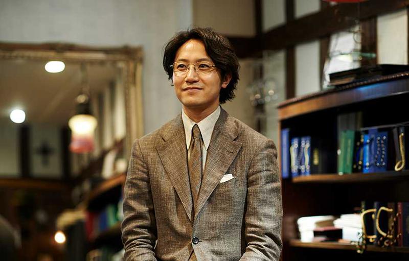 トラブルを抱えたスーツを蘇らせるならコチラのお店へ。オリジナルのオーダースーツもございます。銀座店の森岡和也さんは、サルト銀座店のトップフィッター・寒澤氏の一番弟子という若手の超有望フィッターさんです。