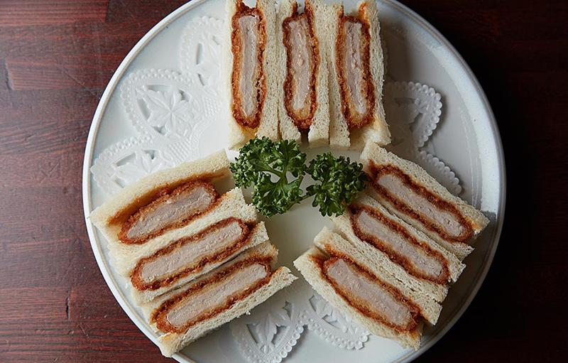 カツサンド(6切れ)900円、(9切れ)1350円