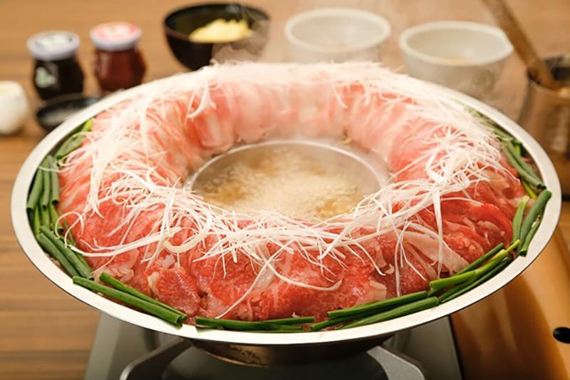 炊き鍋肉