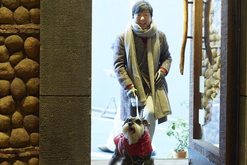 小川カズさんと愛犬のグリ姫(ミニチュア・シュナウザー、4歳)