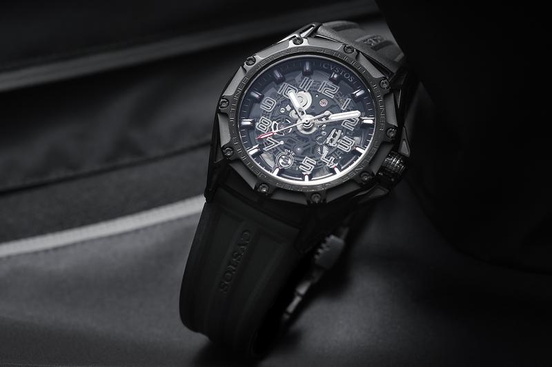 時計115万円/クストス(フランク ミュラー ウォッチランド東京)