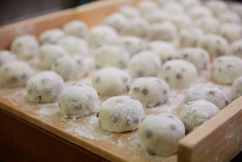 瑞穂(東京・原宿) / できました! 「瑞穂」の豆大福ひとつ238円(税込)。