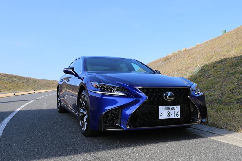 レクサス LS500/専用のグリルに大型エアダムを与えられた最もスポーティな「F SPORT」