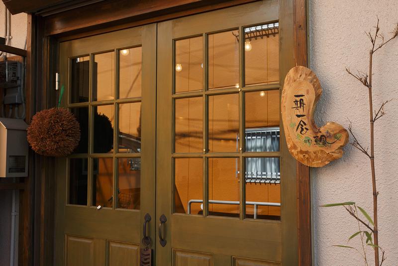 緑のトビラが目印。
