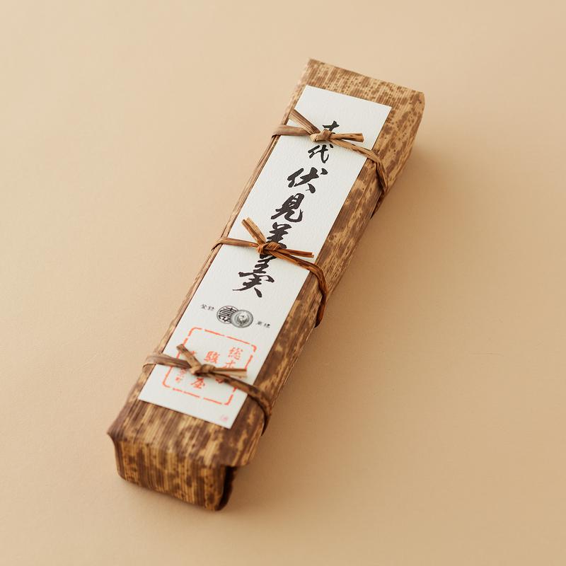 「古代伏見羊羹 煉」1350円 (税込) 。ほかに大納言、栗羊羹のバリエーションもあります。