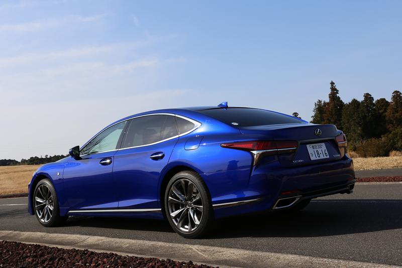 レクサス LS500/3444ccV型6気筒エンジンは310kW(422ps)@6000rpmと600Nm@1600〜4800rpmを発生