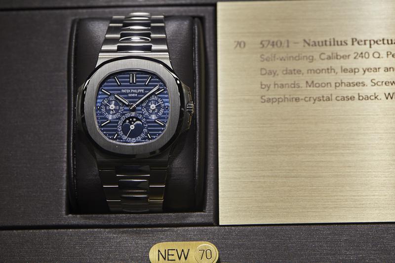 ーチラス 5740/1G-001 自動巻き、18KWGケース&ブレスレット(40mm)、6気圧防水。1297万円/パテック フィリップ(パテック フィリップ ジャパン・インフォメーションセンター)