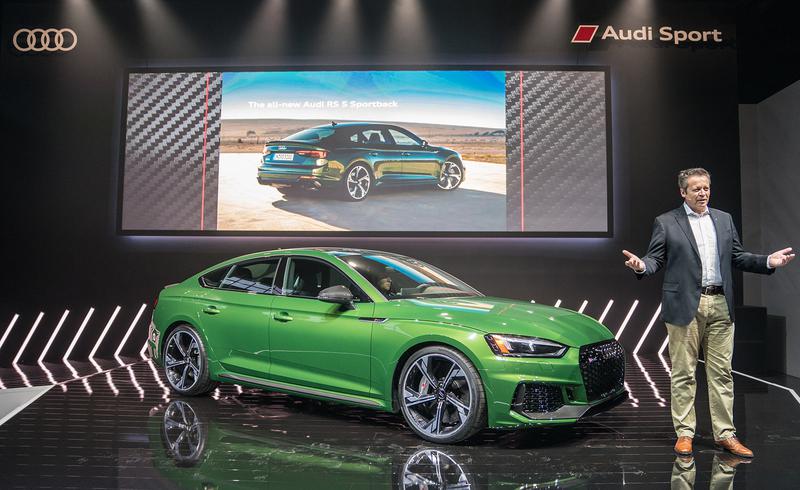 アウディ RS5 Sportbackはポーツクワトロシステムを持ち、通常は前輪に40%、後輪に60%のトルクを配分する