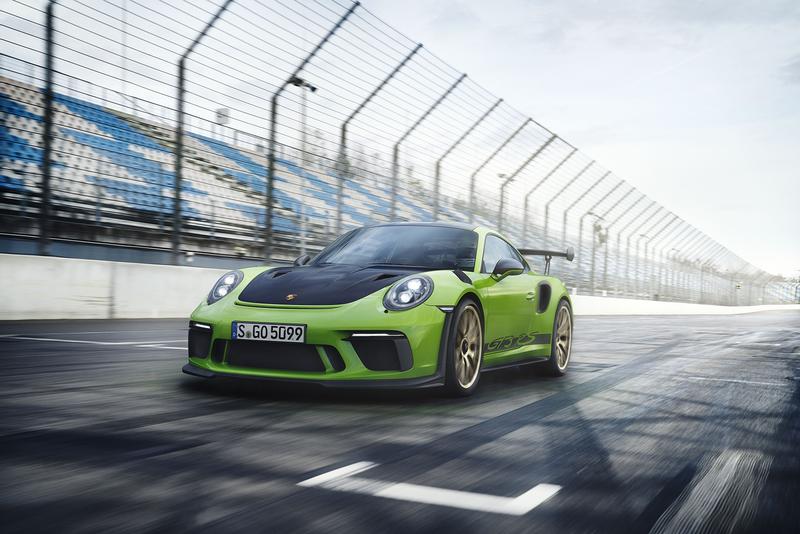 ポルシェ911GT3RS「ヴァイザッハパッケージ」は383kW(520ps)の4リッターエンジンを1430kgのボディに搭載し、静止から100km/hを3.2秒で加速