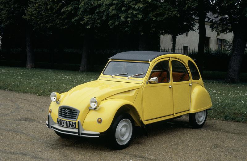 フランスの国民車として開発されたシトロエン「2CV」。デビューは1948年