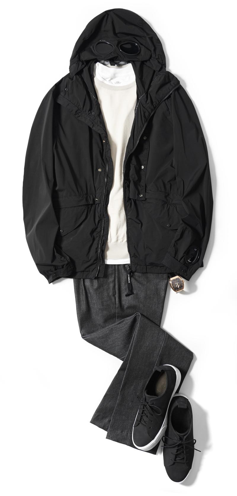 パーカ9万円/C.P.カンパニー(トライステイト ジャパン)、ニット2万8000円/ジョン スメドレー(リーミルズ エージェンシー)、Tシャツ6500円/ベドウィン(ザ ハートブレイカーズ)、パンツ3万2000円/タリアトーレ(トレメッツォ)、靴2万4000円/サタデーズ ニューヨーク シティ(サタデーズ ニューヨーク シティ)、時計225万円/フランク ミュラー(フランク ミュラー ウォッチランド東京)