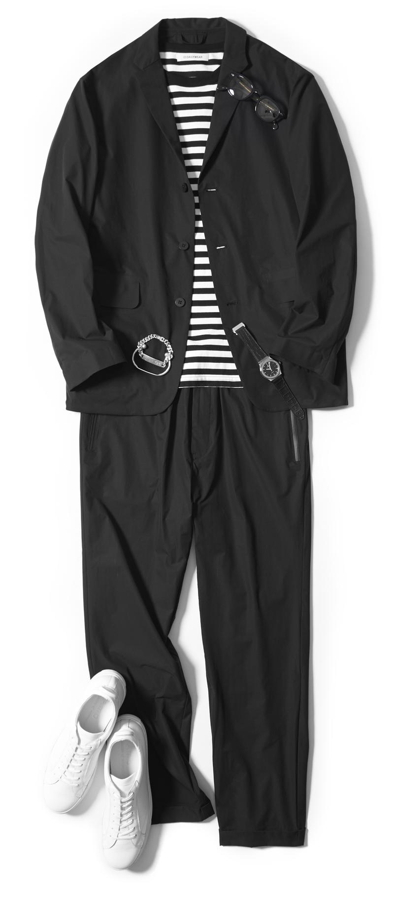ジャケット3万2000円、同パンツ2万円/ともにデサント ポーズ(デサント ブラン 代官山)、Tシャツ9000円/アイディー デイリーウエア(デイリーショップ)、眼鏡2万7000円/モスコット(モスコット トウキョウ)、時計77万円/ウブロ(ウブロ)、ブレスレット8万6000円、バングル7万2000円/ともにバニー(ディプトリクス)、靴2万3000円/エーエムビー(ハイブリッジ ショーケース 六本木店)