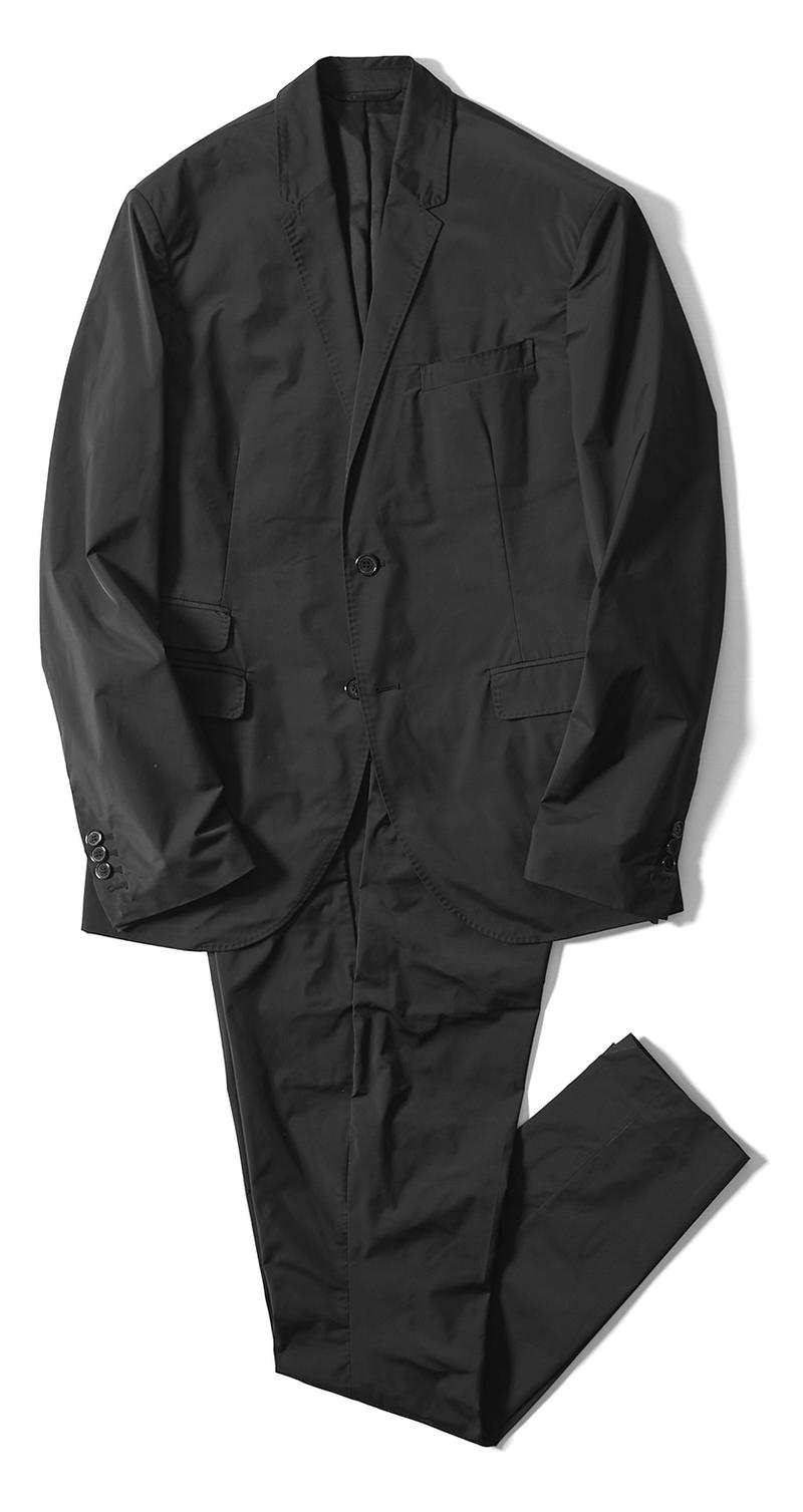 ジャケット12万5000円、パンツ5万5000円/ともにニール バレット(ニール バレット GINZA SIX)