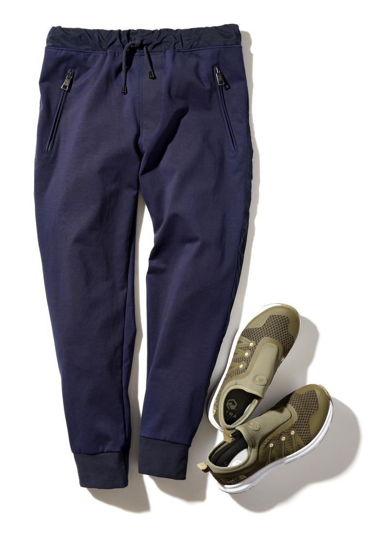 パンツ2万4000円/メッサジェリエ(WAKO & CO)、スニーカー1万1800円/ザ・ノース・フェイス(ザ・ノース・フェイス 原宿店)