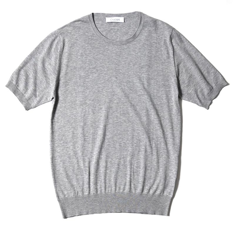 ライトグレーニットTシャツ5万2000円/クルチアーニ(クルチアーニ 銀座店)