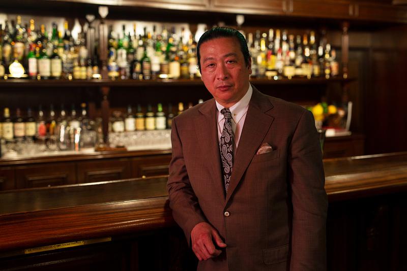 サンボア銀座店オーナーバーテンダーの新谷尚人氏はこのほどサンボア100年の歴史をまとめた書籍「サンボアの100年」(白水社)を上梓。