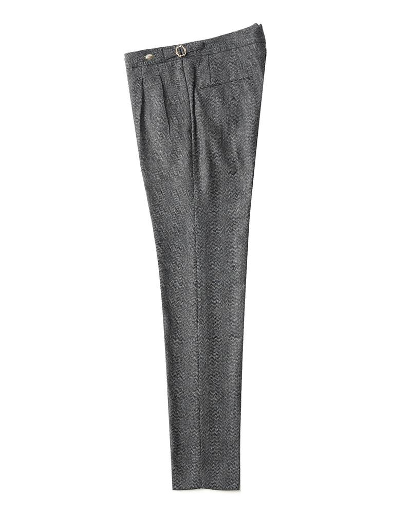 パンツ3万4000円/タリアトーレ(トレメッツォ)
