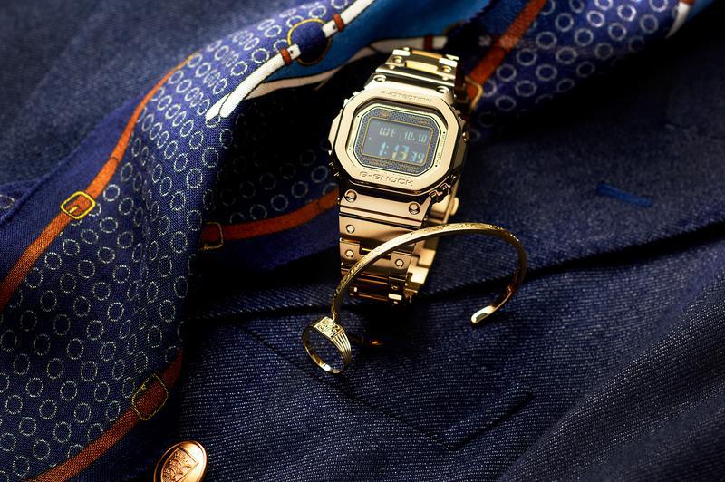 「GMW-5000GD-9JF」SSケース(43.2mm)・ストラップ、6万8000円/G-SHOCK(カシオ計算機お客様相談室)、ジャケット8万円/ビームス F、スカーフ9800円/アルテア(アマン)、バングル45万円/スーマン・ダックワ、リング5万4000円/シンパシー・オブ・ソウル(ともにS.O.S fp 恵比寿本店)