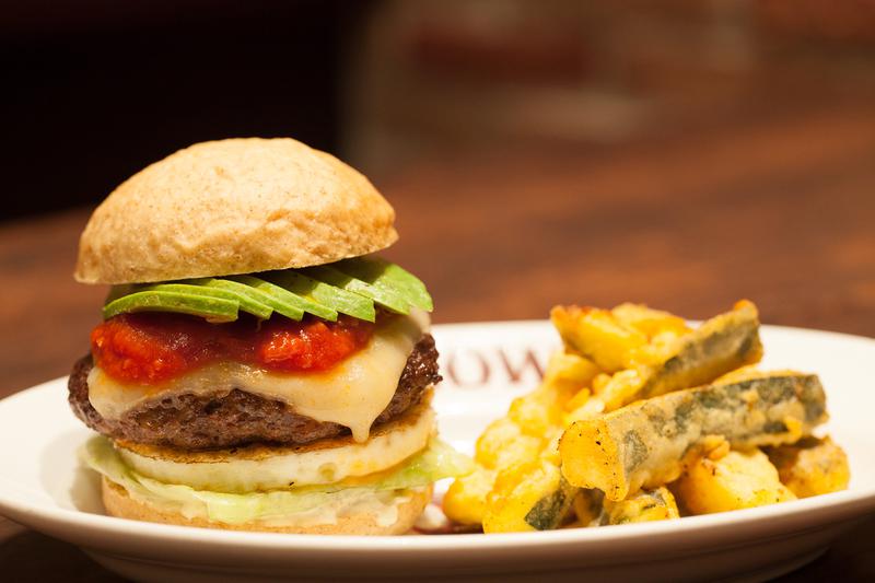 「糖質制限バーガー」ズッキーニフライ付き 2400円(税別)