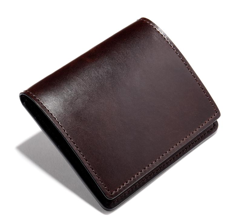 フラップ付きミニウォレット2万3000円/ワイルドスワンズ(ケイズファクトリー)