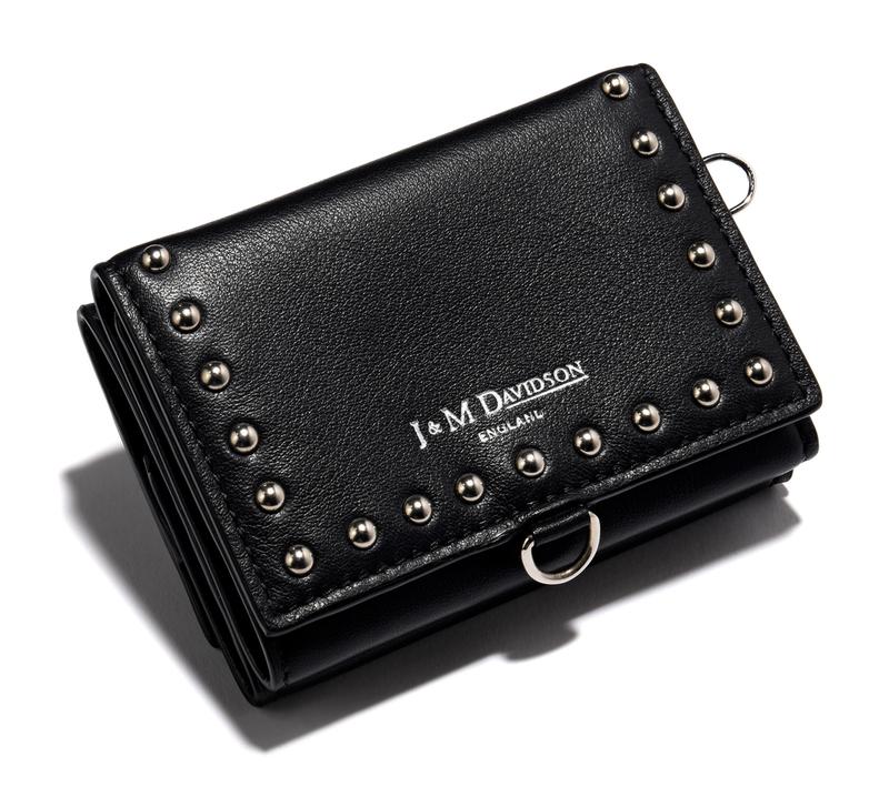 スタッズ付きコンパクトウォレット4万9000円/J&M デヴィッドソン (J&M デヴィッドソン 青山店)