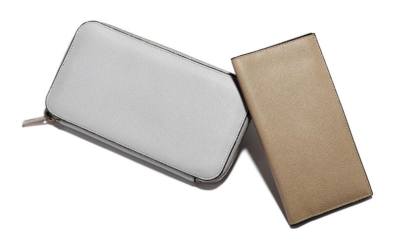 札入れ6万3000円、ラウンドジップロングウォレット12万円/ともにヴァレクストラ(ヴァレクストラ・ジャパン)